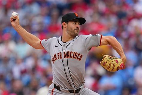 Friday's MLB odds, best bets: Pitching matchups, playoff .